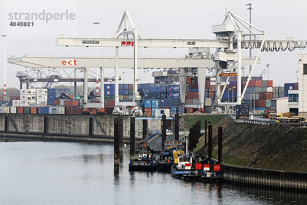 Containerhafen Ruhrort  Brückenkräne  Duisburg  Ruhrgebiert  Nordrhein-Westfalen  Deutschland  Europa