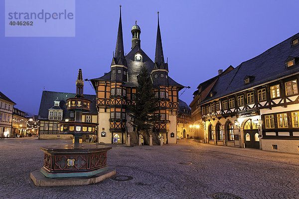 Marktplatz Wernigerode  historisches Rathaus  Nachtaufnahme  Harz  Sachsen-Anhalt  Deutschland  Europa