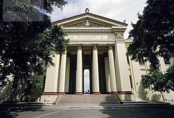 Universidad de La Habana  klassizistische Säulenhalle  Rectorado  Vedado  Havanna  Kuba  Karibik