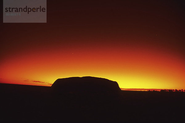 Uluru  Ayers Rock bei Sonnenaufgang  Northern Territory  Australien