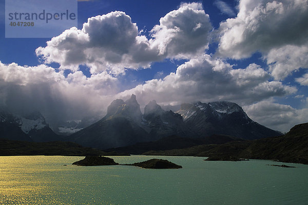 Laguna Pehoe  Cuernos del Paine  Torres del Paine Nationalpark  Chile  Südamerika