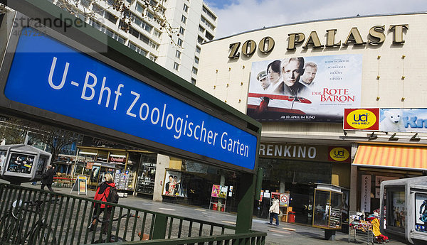 Filmtheater Zoo-Palast am U-Bahnhof Zoologischer Garten in der City von Berlin West  Deutschland  Europa