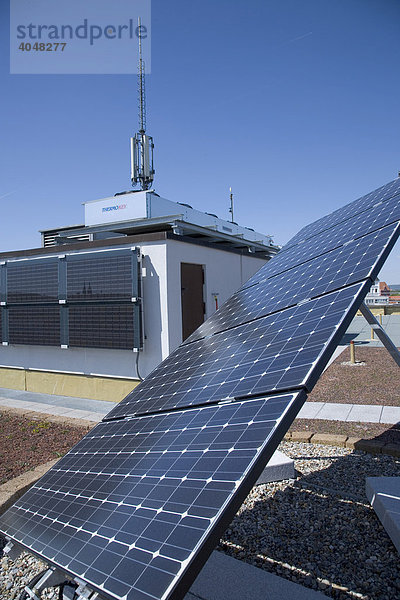 Solaranlage auf dem Dach der Bamberger Stadtwerke  Bamberg  Bayern  Deutschland  Europa