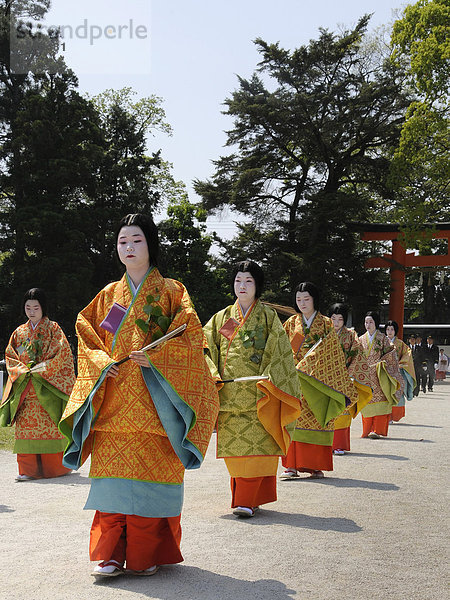 Hofstaat in der Tracht der Heian Periode beim Aoi Fest  Kyoto  Japan  Asien