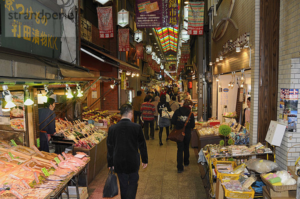 Fisch und Meeresfrüchten auf dem Nishiki Food Market  Kyoto  Japan  Asien