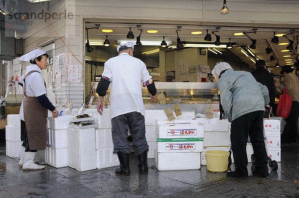 Verkauf von frischem Fisch in Kyoto  Japan  Asien