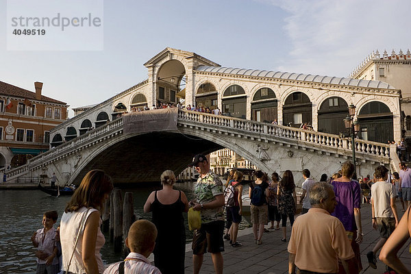 Rialto Brücke Ponte di Rialto  Venedig  Italien  Europa