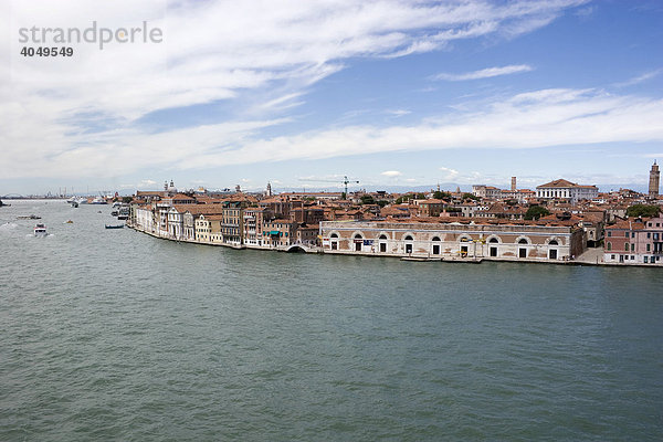 Blick auf den Canale Grande und die Dächer von Venedig  Italien  Europa