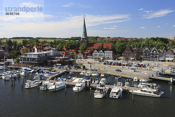 Lübeck-Travemünde von einer einfahrenden Fähre aus gesehen  Lübeck-Travemünde  Schleswig-Holstein  Deutschland  Europa