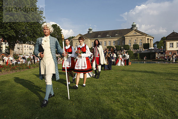 Menschen in historischen Kostümen  Rakoczifest  Rákóczi-Fest  Rosengarten  Bad Kissingen  Rhön  Unterfranken  Bayern  Deutschland  Europa