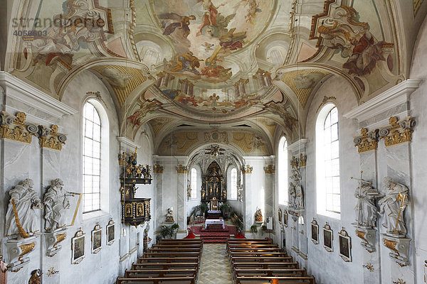 Pfarrkirche St. Peter und Paul in Stötten am Auerberg  Innenansicht  Ostallgäu  Allgäu  Schwaben  Bayern  Deutschland  Europa
