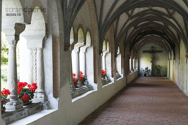 Kreuzgang der ehemaligen Klosterkirche St. Johannes in Steingaden  Pfaffenwinkel  Oberbayern  Bayern  Deutschland  Europa