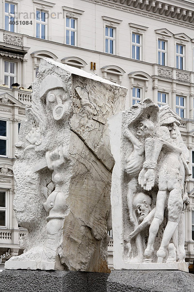 Skulpturen von Alfred Hrdlicka am Albertinaplatz  Wien  Österreich  Europa