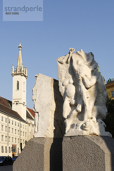 Mahnmal gegen Krieg und Faschismus  Skulpturen von Alfred Hrdlicka am Albertinaplatz  Wien  Österreich  Europa