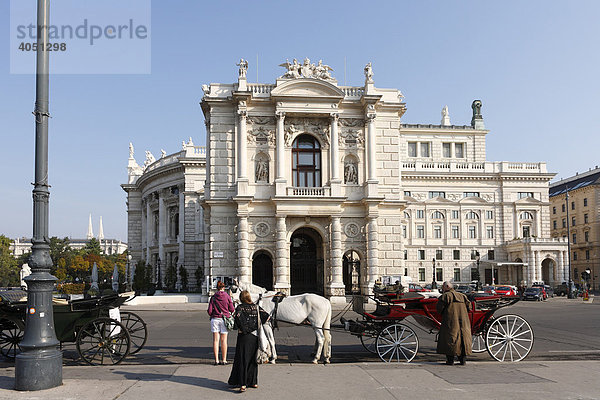 Fiaker vor Burgtheater  Wien  Österreich  Europa