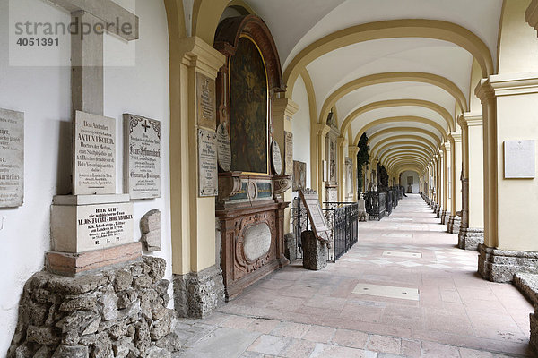 Arkadengang im Friedhof St. Sebastian  Stadt Salzburg  Österreich  Europa