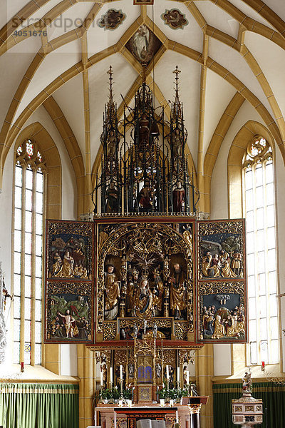 Altar von Michael Pacher in gotischer Wallfahrtskirche St. Vinzenz in Heiligenblut  Kärnten  Österreich  Europa