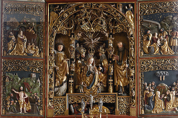 Altar von Michael Pacher in gotischer Wallfahrtskirche St. Vinzenz in Heiligenblut  Kärnten  Österreich  Europa