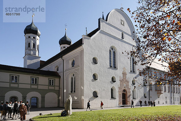 Klosterkirche Benediktbeuern  Oberbayern  Bayern  Deutschland  Europa