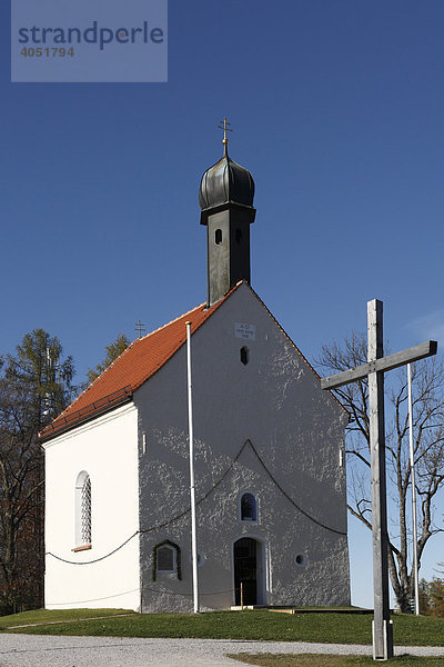 Kapelle St. Leonhard  Leonhardskapelle  Kalvarienberg in Bad Tölz  Isarwinkel  Oberbayern  Bayern  Deutschland  Europa