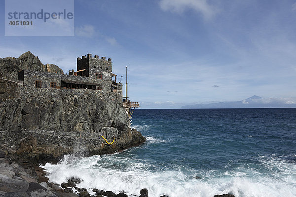 El Castillo  Vallehermoso  La Gomera  hinten Teneriffa  Kanaren  Kanarische Inseln  Spanien  Europa