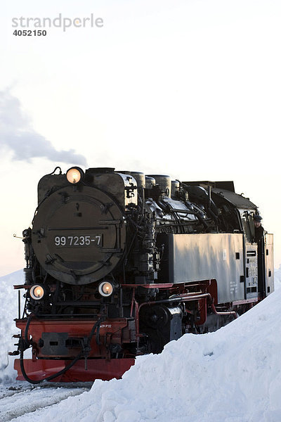 Dampflok der Harzer Schmalspurbahn im Winter  Brocken  Blocksberg  Nationalpark Harz  Sachsen-Anhalt  Deutschland