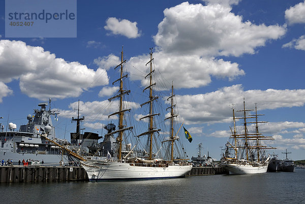 Segelschulschiffe Cisne Branco und Gorch Fock im Tirpitzhafen  Kieler Woche 2008  Kiel  Schleswig-Holstein  Deutschland