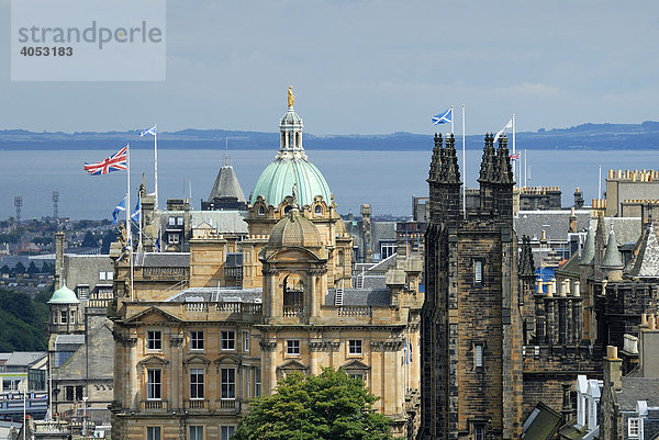 Blick auf die Altstadt von Edinburgh  Schottland  Großbritannien  Europa