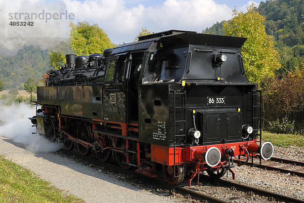 Dampflokomotive der Baureihe 86 während des Rangierens