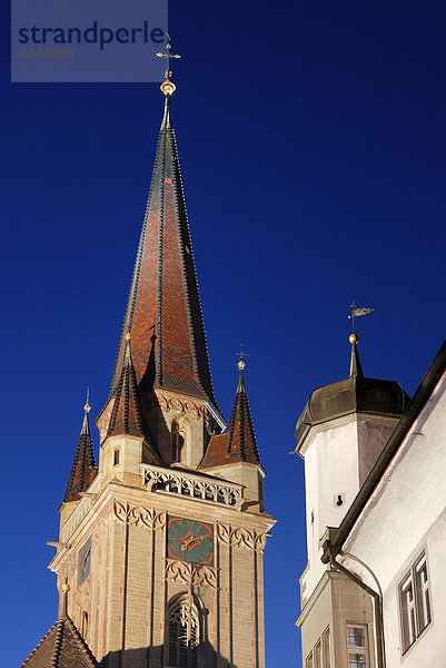 Der Radolfzeller Muensterturm bei Nacht  Landkreis Konstanz  Baden-Wuerttemberg  Deutschland  Europa