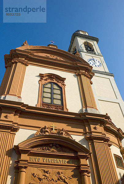 La chiesa di San Vincenzo Kirche  Cernobbio  Provinz Como  Comer See  Italien  Europa