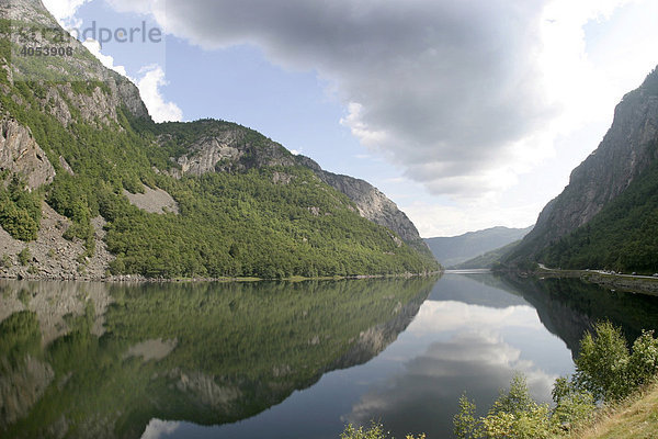 Fjord in der Nähe von Mandal  Norwegen  Skandinavien  Europa