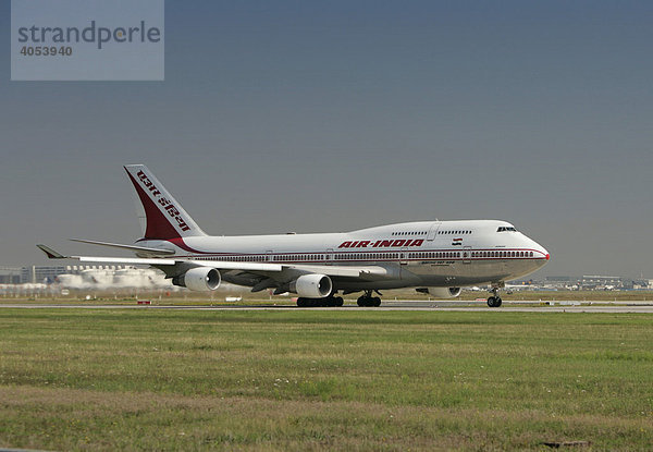 Boeing 747 400 der Fluggesellschaft Air India startet vom Frankfurter Flughafen  Frankfurt  Hessen  Deutschland  Europa