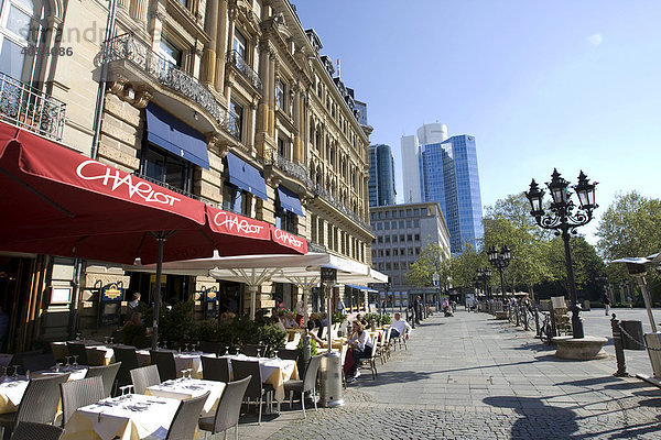 Restaurants in der Sonne am Opernplatz  Frankfurt  Hessen  Deutschland  Europa