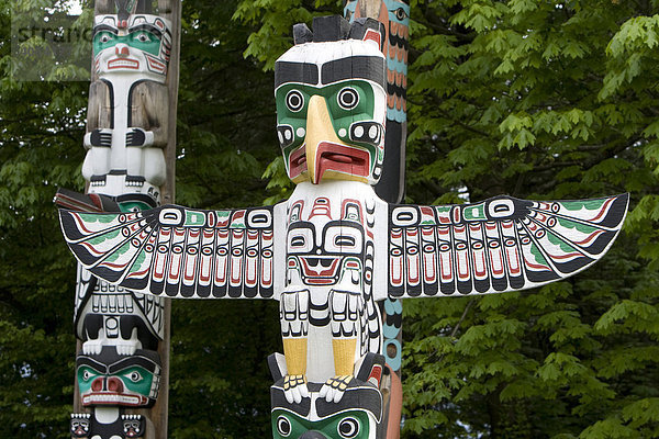 Totempfähle im Stanley Park  Vancouver  British Columbia  Kanada  Nordamerika