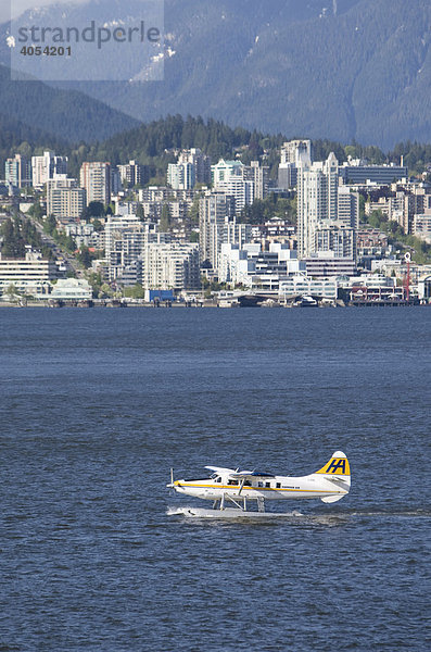 Wasserflugzeug der Harbour Air vor Coral Harbour  Vancouver  British Columbia  Kanada  Nordamerika