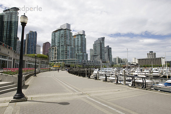 Wohnhäuser am Hafen  Stadtteil Coral Harbour  Vancouver  British Columbia  Kanada  Nordamerika