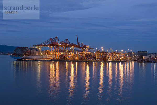 Containerhafen am Abend  Vancouver  British Columbia  Kanada  Nordamerika