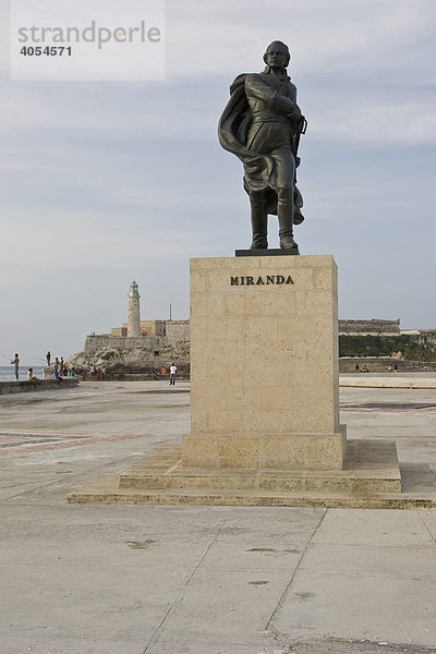 Denkmal von Miranda  hinten das Castillo del Morro  Havanna  Kuba  Cuba  Karibik