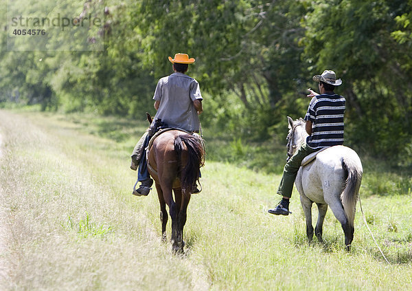 Zwei Reiter  Kuba  Cuba  Karibik  Amerika