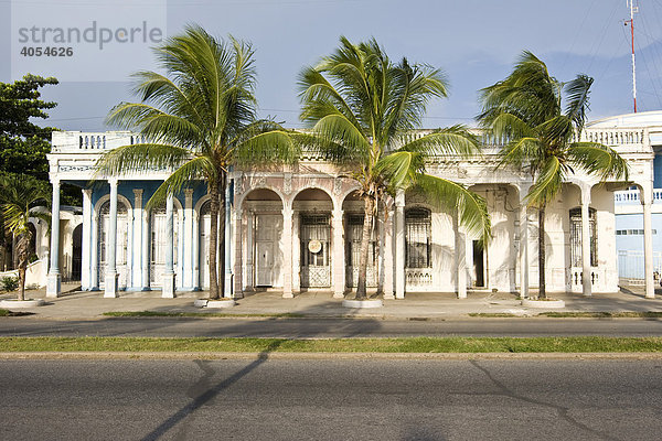 Historisches Gebäude in Cienfuegos  Kuba  Karibik  Amerika