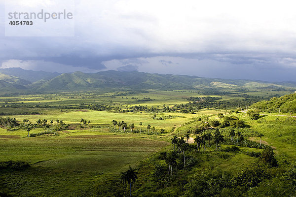 Bergige Landschaft  Provinz Sancti-Spíritus  Kuba  Cuba  Lateinamerika  Amerika