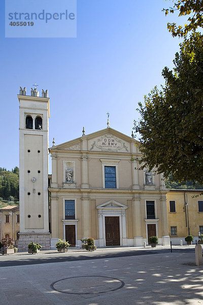 Kirche in Peschiera del Garda  Lombardei  Italien  Europa