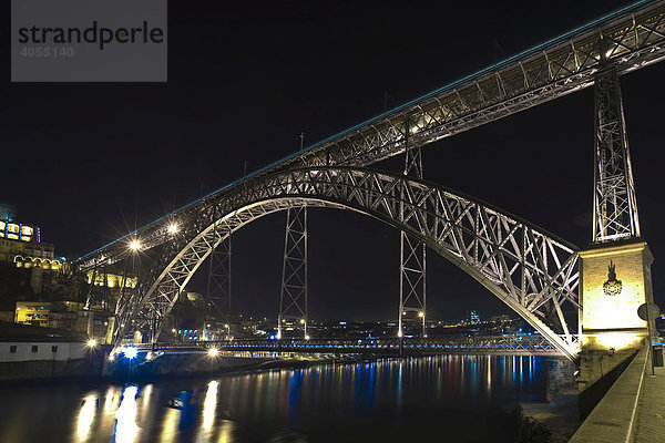Die Brücke Ponte de Dom Luis I  Dom Luis I Brücke  Ribeira Quay  Fluss Rio Duoro  Porto  UNESCO Weltkulturerbe  Portugal  Europa