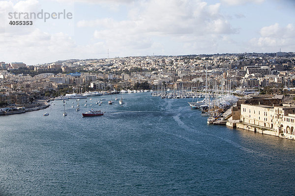 Blick von Valletta über den Marsamxett Harbour auf Lazzaretto Creek  Valletta  Malta  Europa