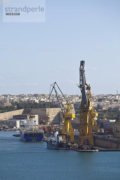 Der Grand Harbour mit den Schiffsdocks  French Creek  Valletta  Malta  Europa