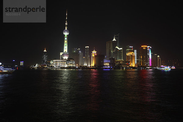 Pudong  Nachtaufnahme  Shanghai  China  Asien