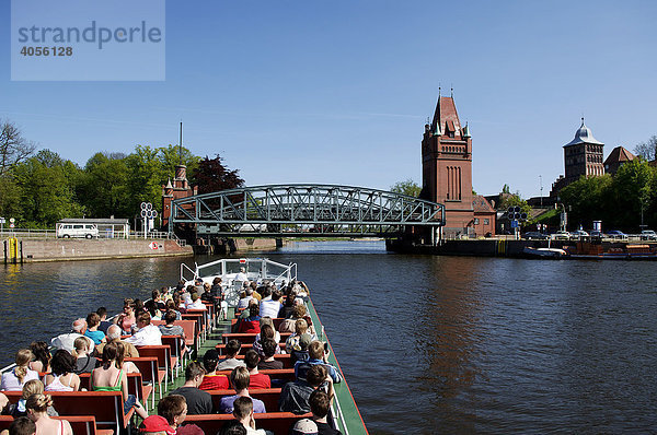 Hafenrundfahrt um Lübeck  hinten die Hebebrücke  Lübeck  Schleswig-Holstein  Deutschland  Europa