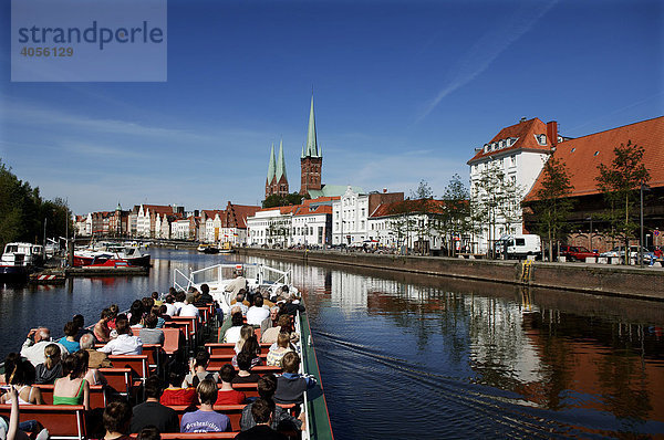 Hafenrundfahrt um Lübeck  hinten Stadt mit Kirchen  Lübeck  Schleswig-Holstein  Deutschland  Europa