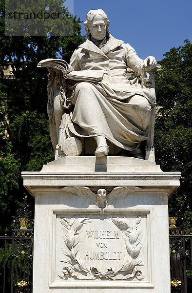 Denkmal Wilhelm von Humboldt  Berlin  Deutschland  Europa